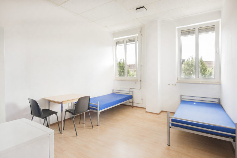 HSN Immobilien Zimmer mit zwei Betten